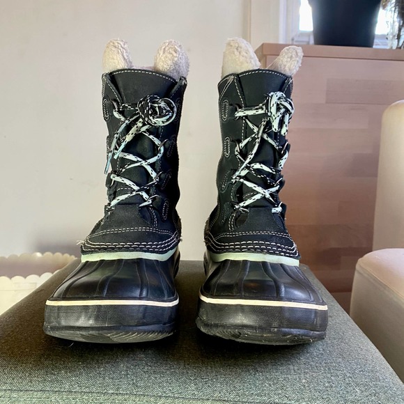 L.L. Bean Lace Up Women’s Snow Boot - Picture 7 of 14